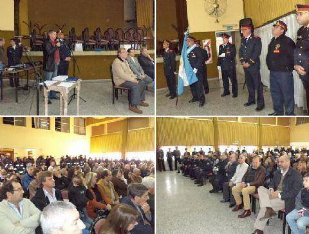 Bomberos record� su d�a con un acto en el cuartel central
