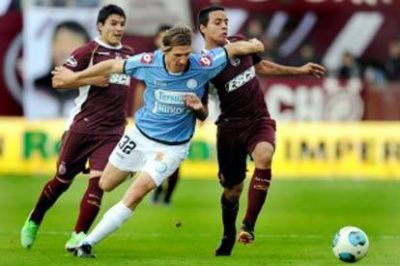 Lan�s igual� frente a Belgrano y se alej� de la punta del campeonato