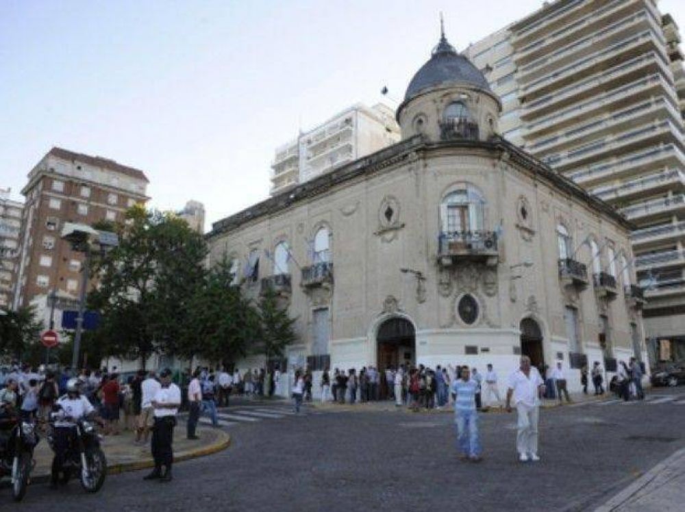 Dirigentes de los Municipales rosarinos van al Vasallo por una deuda