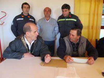 El intendente, Pablo Zurro, entreg� un subsidio de 50.000 pesos a los Bomberos de Francisco Madero	