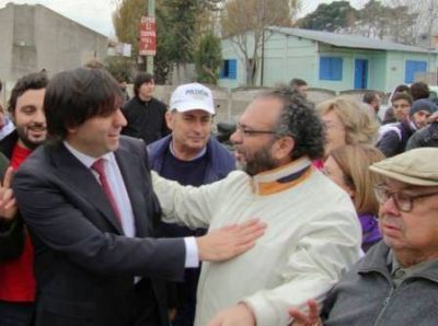 GOMEZ PARTICIP� JUNTO A DIEGO BOSSIO Y AL MINISTRO MANZUR EN LA INAUGURACION DE UN LOCAL DEL FPV EN LA CIUDAD DE TANDIL