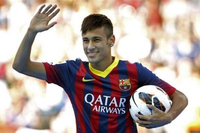 Neymar fue presentado en Barcelona ante 50 mil hinchas