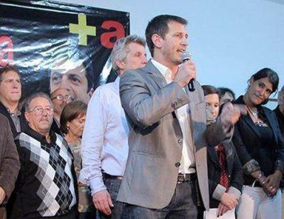 Mart�n Jofr� anticip� que si es concejal donar� el sueldo y lo cruzaron desde el curtismo