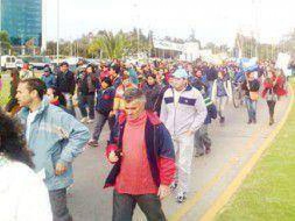 M�s de 500 isle�os se manifestaron en Tigre