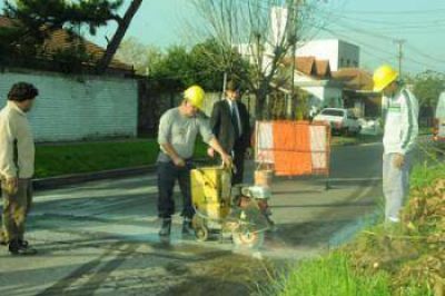Construcci�n y remodelaci�n de sumideros en Castelar sur