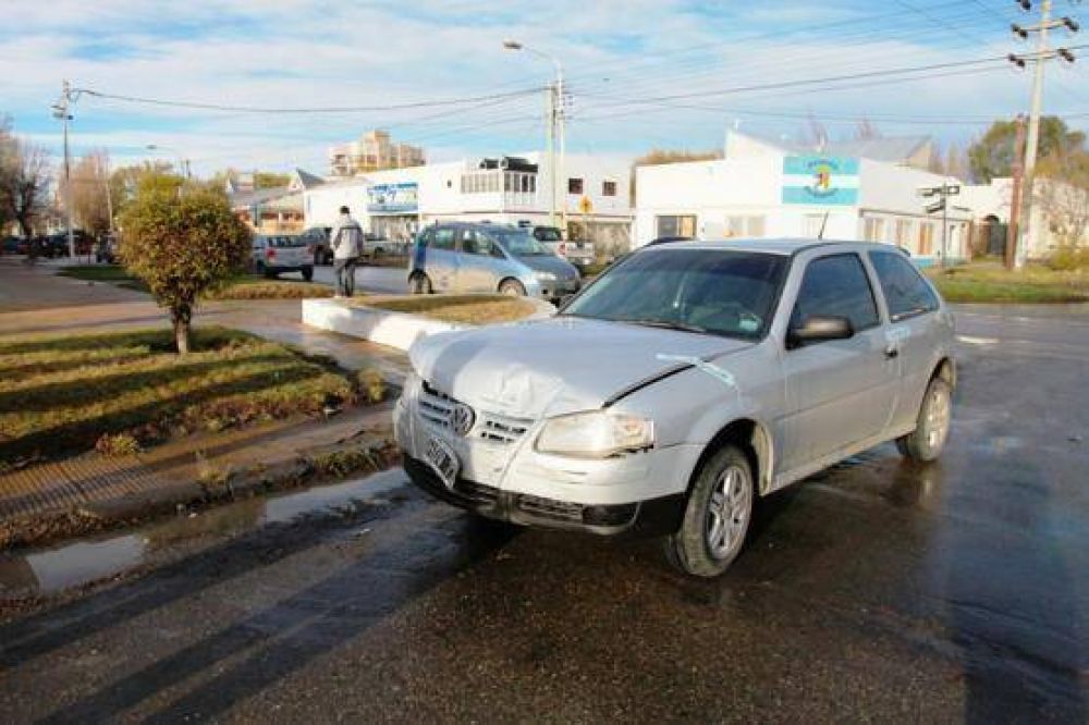 Fuerte colisi�n en calle Alberdi y Federico Spuhr
