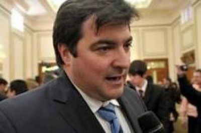 Ivovich: Costa deber�a expresarse sobre temas importantes para la provincia ya que no se conoce su opini�n