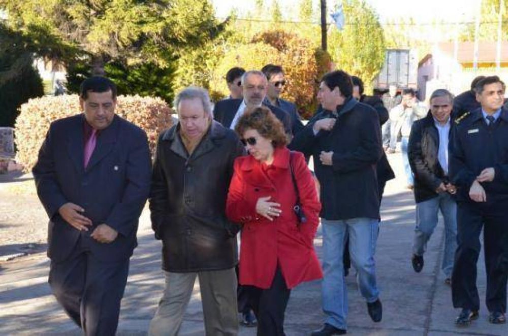 Anuncios para Los Antiguos