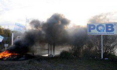Trabajadores bloquean el acceso a la base de la empresa Bolland