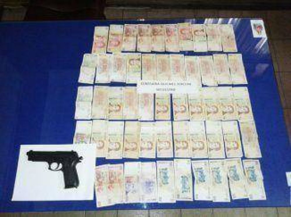 Intentaron robar una agencia de motos con una pistola de juguete