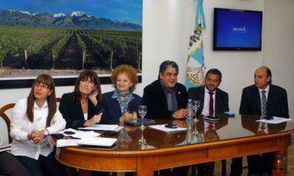 Denunciar�an a padres que no busquen a tiempo a sus hijos en el colegio