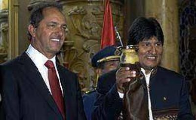 Scioli declar� "visitante ilustre" de La Plata a Evo Morales 