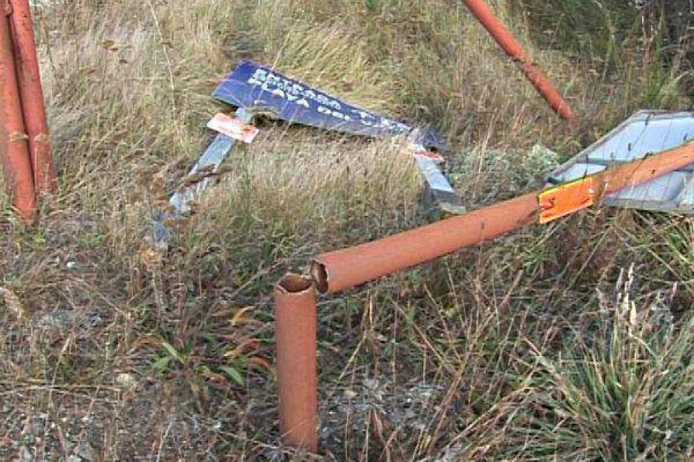  Fuertes vientos provocaron destrozos en la base del cerro Catedral