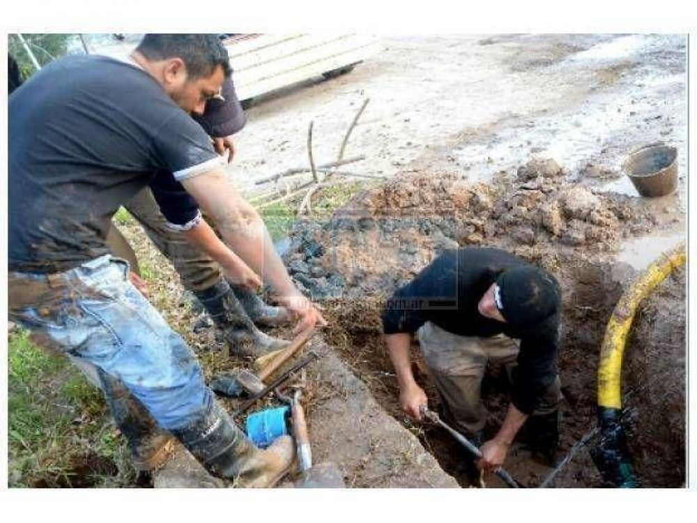 Una constructora rompi� un ca�o y restringieron el agua en parte de Paran�