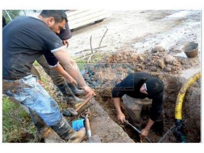 Una constructora rompi� un ca�o y restringieron el agua en parte de Paran�
