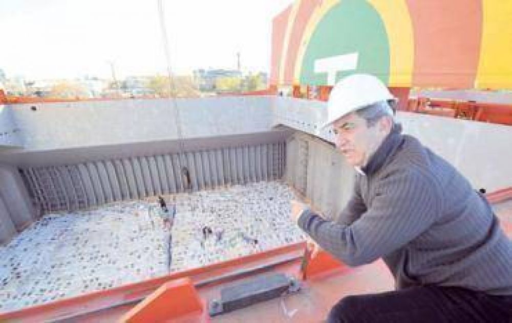 Urribarri visit� el ultramarino con una comitiva