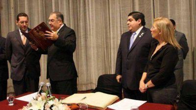 La C�mpora empieza a pisar fuerte en el gobierno de la UNT