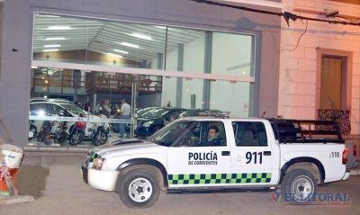 Entraron por el techo a una agencia de venta de autos y vaciaron una caja fuerte