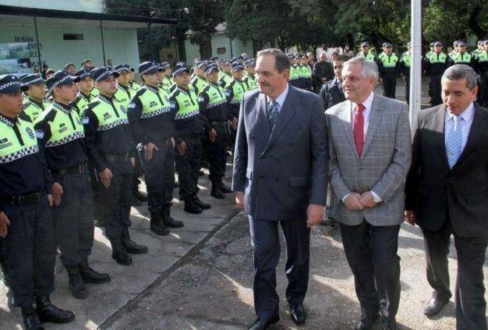 Los 300 nuevos polic�as ya patrullan las calles