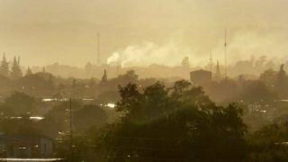 Todos los d�as, el humo y el polvo en suspensi�n afectan la ciudad y aleda�os
