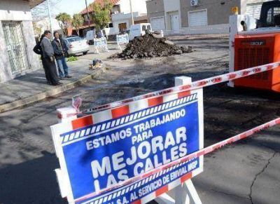 Vialidad realiza obra de asfaltado en el barrio Nueva Pompeya