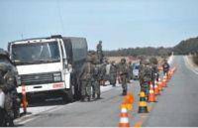 Brasil env�a 35 mil militares para custodiar las fronteras