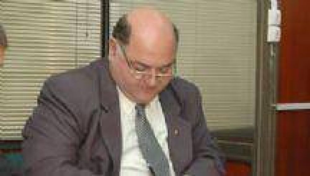 El Intendente de Embarcaci�n atropell� a una pareja, aseguran que hablaba por celular