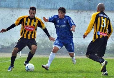 �Intent� patear al arco y entr� al �ngulo�