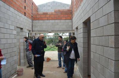 Gorosito recorri� las obras de la sede del colegio Madre Teresa De Calcuta.