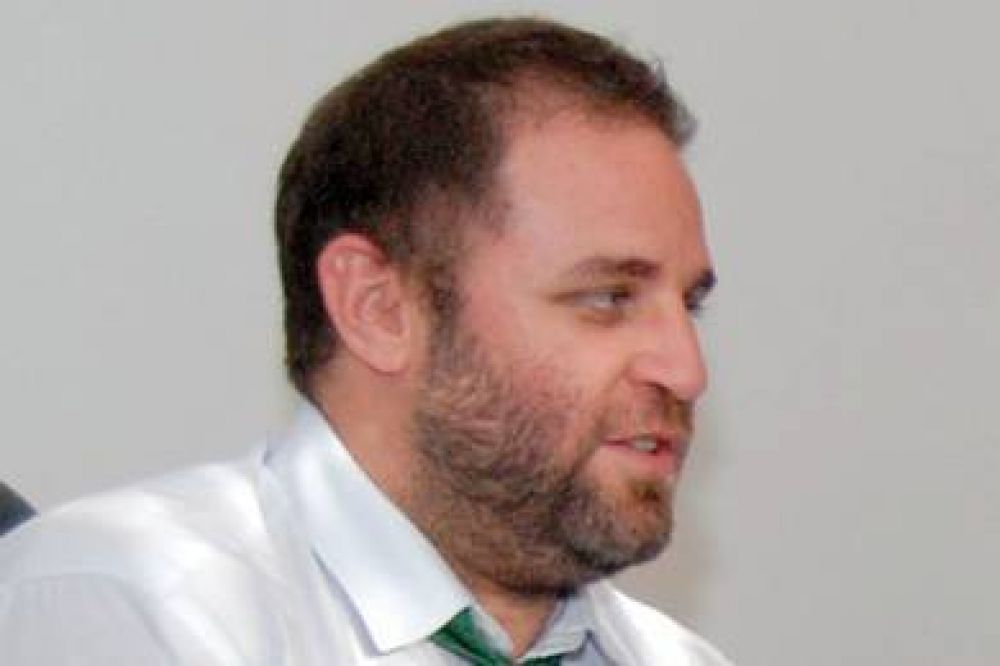 Glinski anunci� la licitaci�n para la compra de 60 veh�culos e indumentaria para la Polic�a