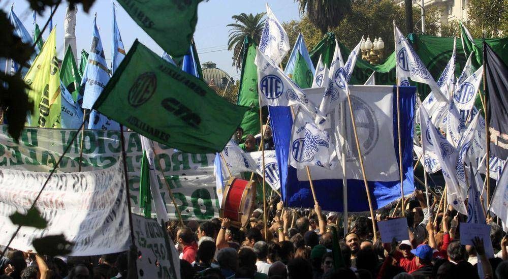 El PRO intenta penalizar la huelga en los servicios p�blicos