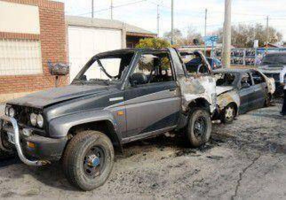Incendiaron tres veh�culos de alta gama en Neuqu�n 