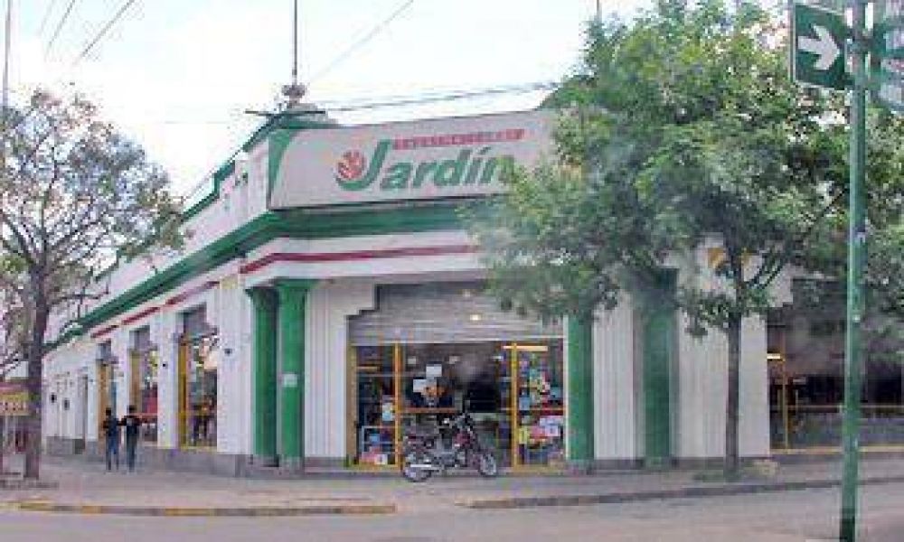 Asaltaron el supermercado Jard�n ubicado en Avenida de Mayo y Azcu�naga