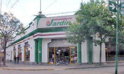 Asaltaron el supermercado Jard�n ubicado en Avenida de Mayo y Azcu�naga