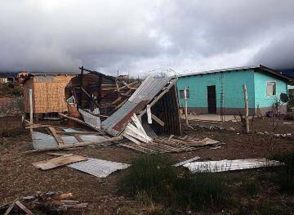 El viento dej� sin casa a joven viuda con dos nenas