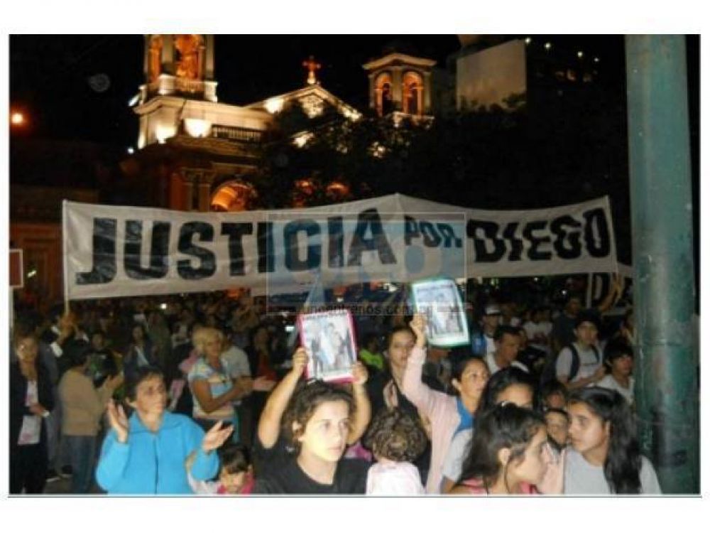 La madre de un joven asesinado entreg� una carta al gobernador