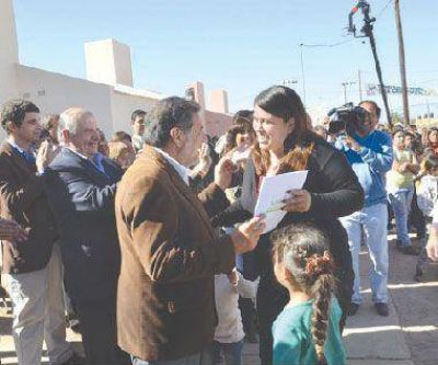 Cristina particip� de la entrega de 50 viviendas en Nonogasta