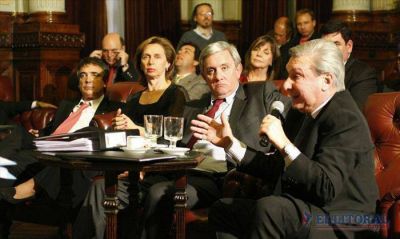 Con claras disidencias, el Congreso inici� el debate por el proyecto de intervenci�n