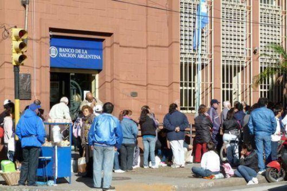 Banco Naci�n, persisten largas filas por falta de voluntad de autoridades