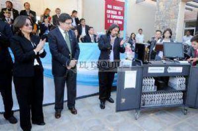 Luc�a: �Tenemos que defender todos este proyecto pol�tico�