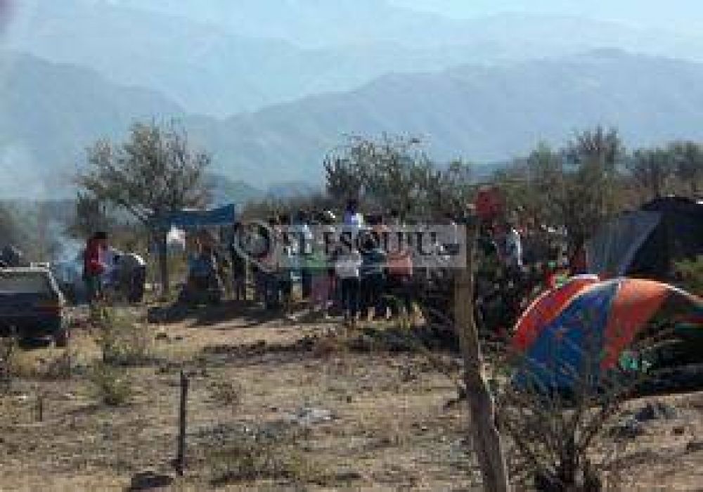 En pocos d�as se duplic� el n�mero de familias que usurpan tierras del sur