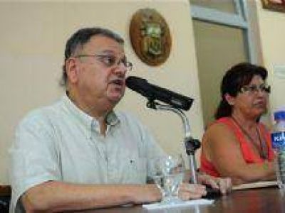 Chib�n: �Maip� se fue debiendo su estad�a en el Hotel de la Liga�.
