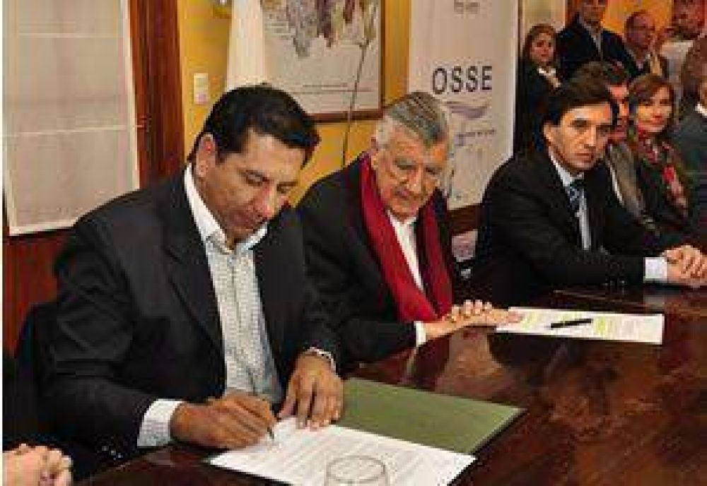 Firman convenios para agua potable en Pocito	