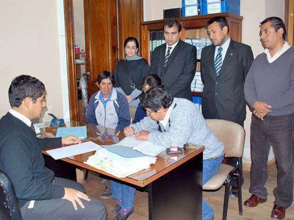 Originarios: Entregaron escrituras a comunidades de Tilcara y Humahuaca