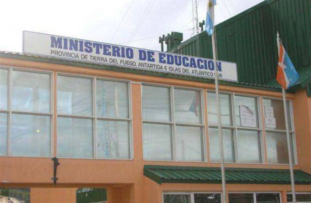 Ministerio de Educaci�n confirma que es v�lido el aumento de cuotas en escuelas privadas