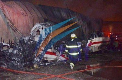 Incendio en galpones de Taikre destruy� nueve colectivos del servicio de transporte p�blico