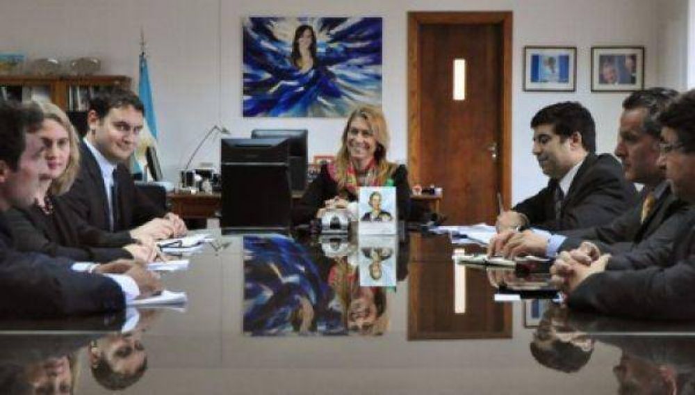 Presentan nuevo celular que se fabricara en Tierra del Fuego