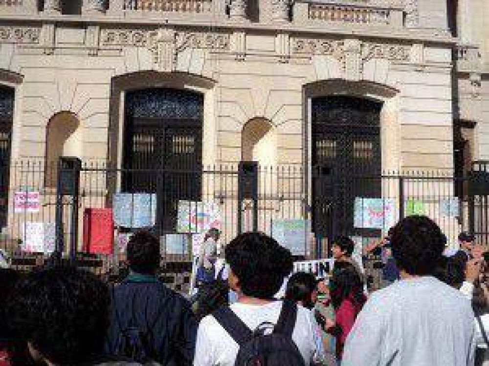 Alumnos del profesorado y de la Escuela de M�sica manifestaron por la construcci�n de su edificio