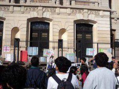 Alumnos del profesorado y de la Escuela de M�sica manifestaron por la construcci�n de su edificio
