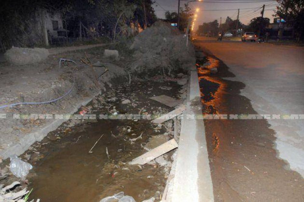 Pozo con agua y peligro de electrificaci�n en Fray Bertaca